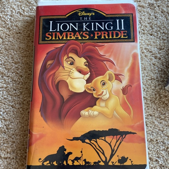 Six VHS Classic Disney Movies - Picture 3 of 7